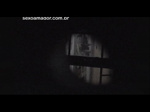 ❤️ Blondiin saab salaja videolevi naabruskonna voyeuri poolt peidetud õõnsate telliskivide taha peidetud ️❌ Sluts at us ☑